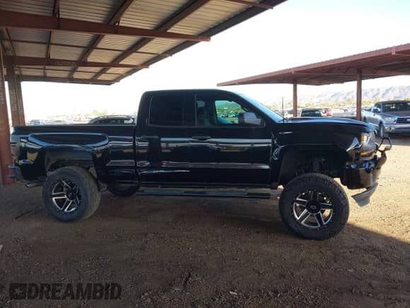 2017 Chevrolet Silverado 1500 Custom с VIN 1GCRCPEH7HZ132377, выставлен на аукционе IAAI как лот 43165927 с пробегом 88 671 миль миль и . История ставок и продаж доступна на DreamBid. Изображение 13.