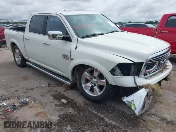 2017 Ram 1500 Limited z VIN 1C6RR7PT2HS760492, wystawiony jako IAAI lot #42495377 z przebiegiem 84 330 mil mil oraz . Historia ofert i sprzedaży dostępna na DreamBid. Obrazek 1.