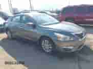 2015 Nissan Altima S z VIN 1N4AL3AP8FN372941, wystawiony jako IAAI lot #43371726 z przebiegiem 141 036 mil mil oraz . Historia ofert i sprzedaży dostępna na DreamBid. Obrazek 1.