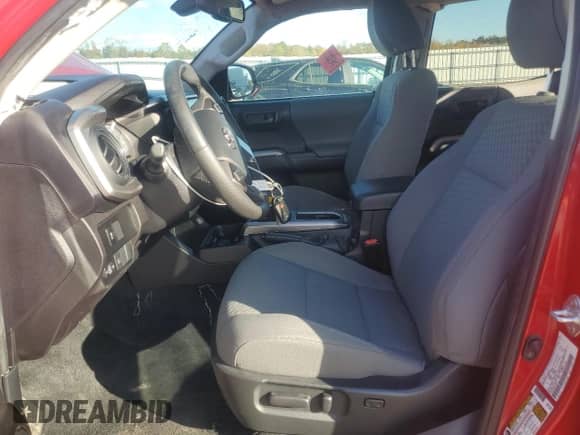 2023 Toyota Tacoma SR z VIN 3TMCZ5AN6PM567217, wystawiony jako Copart lot #89866325 z przebiegiem 4 835 mil mil oraz Czysty tytuł • Clean title. Historia ofert i sprzedaży dostępna na DreamBid. Obrazek 7.