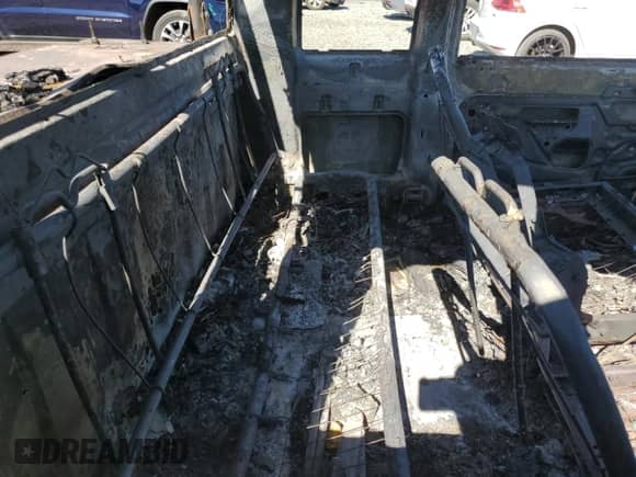 1998 Chevrolet Silverado 2500 с VIN 1GCGK29R4WE168922, выставлен на аукционе Copart как лот 81514955 с пробегом Не указан миль и Списание • Salvage title. История ставок и продаж доступна на DreamBid. Изображение 10.