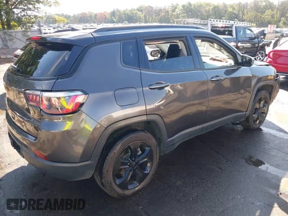 2018 Jeep Compass Latitude с VIN 3C4NJDBB5JT433875, выставлен на аукционе IAAI как лот 43207744 с пробегом 66 452 миль миль и . История ставок и продаж доступна на DreamBid. Изображение 4.