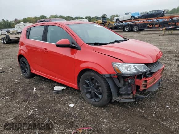 2017 Chevrolet Sonic LT z VIN 1G1JD6SH5H4165148, wystawiony jako Copart lot #83866735 z przebiegiem 67 010 mil mil oraz Czysty tytuł • Clean title. Historia ofert i sprzedaży dostępna na DreamBid. Obrazek 4.