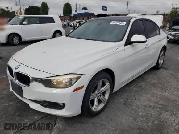 2012 BMW 3 Series 328i с VIN WBA3A5G55CNP18091, выставлен на аукционе Copart как лот 84557665 с пробегом 84 483 миль миль и Списание • Salvage title. История ставок и продаж доступна на DreamBid. Изображение 1.