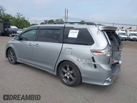 2017 Toyota Sienna SE z VIN 5TDXZ3DC5HS777793, wystawiony jako IAAI lot #42875681 z przebiegiem 142 707 mil mil oraz . Historia ofert i sprzedaży dostępna na DreamBid. Obrazek 3.