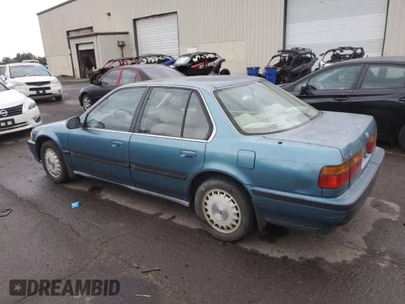 1990 Honda Accord EX z VIN JHMCB7569LC061894, wystawiony jako Copart lot #74372344 z przebiegiem 207 817 mil mil oraz Szkoda całkowita • Salvage title. Historia ofert i sprzedaży dostępna na DreamBid. Obrazek 2.