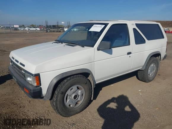 1988 Nissan Pathfinder z VIN JN8HD16Y3JW032843, wystawiony jako IAAI lot #43513726 z przebiegiem 198 673 mil mil oraz . Historia ofert i sprzedaży dostępna na DreamBid. Obrazek 2.