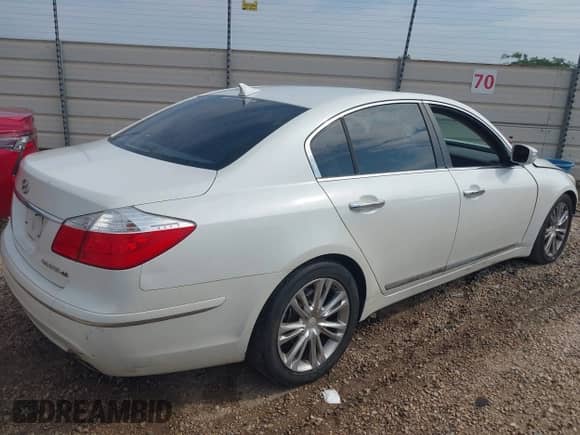 2010 Hyundai Genesis с VIN KMHGC4DF4AU092649, выставлен на аукционе IAAI как лот 42660068 с пробегом 218 330 миль миль и . История ставок и продаж доступна на DreamBid. Изображение 4.