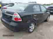 2008 Chevrolet Aveo LT z VIN KL1TG56638B063246, wystawiony jako IAAI lot #42392278 z przebiegiem 104 681 mil mil oraz . Historia ofert i sprzedaży dostępna na DreamBid. Obrazek 4.