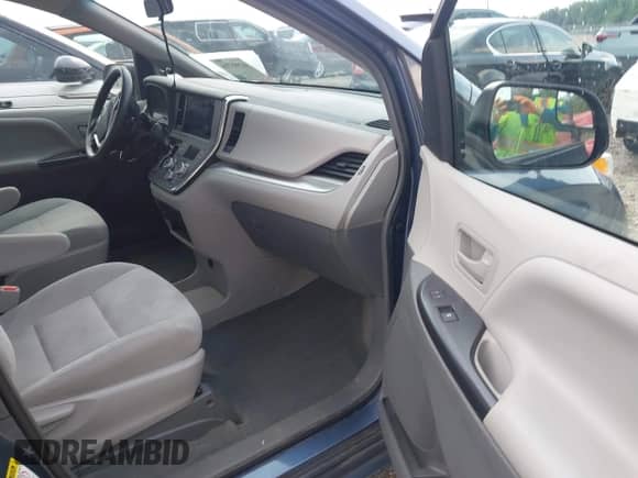 2015 Toyota Sienna L с VIN 5TDZK3DC1FS527378, выставлен на аукционе IAAI как лот 42593716 с пробегом 94 947 миль миль и . История ставок и продаж доступна на DreamBid. Изображение 5.