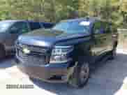 2019 Chevrolet Suburban LT z VIN 1GNSKHKC6KR165971, wystawiony jako IAAI lot #43421546 z przebiegiem 280 399 mil mil oraz . Historia ofert i sprzedaży dostępna na DreamBid. Obrazek 17.