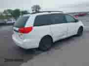 2010 Toyota Sienna CE z VIN 5TDKK4CC7AS312444, wystawiony jako IAAI lot #42291580 z przebiegiem 215 260 mil mil oraz . Historia ofert i sprzedaży dostępna na DreamBid. Obrazek 4.