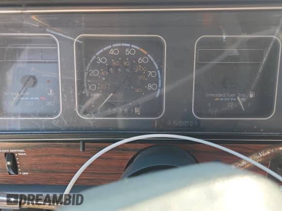 1985 Chevrolet Caprice с VIN 1G1BN69H6FY135833, выставлен на аукционе Copart как лот 80281155 с пробегом 2 381 миль миль и Списание • Salvage title. История ставок и продаж доступна на DreamBid. Изображение 9.