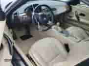 2003 BMW Z4 2.5i z VIN 4USBT33413LR60098, wystawiony jako Copart lot #71809645 z przebiegiem 93 641 mil mil oraz Szkoda całkowita • Salvage title. Historia ofert i sprzedaży dostępna na DreamBid. Obrazek 8.