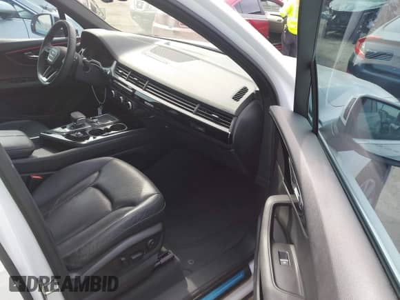 2017 Audi Q7 Premium Plus with VIN WA1LAAF79HD050219, listed as a IAAI auction lot 43085208 with 94,857 mi miles and . Bid and sale history available at DreamBid. Image 5.