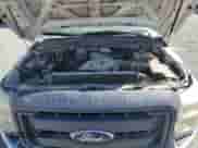 2013 Ford F-250 XL z VIN 1FT7X2A64DEA52619, wystawiony jako Copart lot #56963475 z przebiegiem 187 519 mil mil oraz Czysty tytuł • Clean title. Historia ofert i sprzedaży dostępna na DreamBid. Obrazek 11.