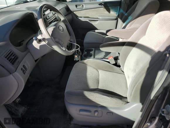 2008 Toyota Sienna LE with VIN 5TDBK23C28S021249, listed as a Copart auction lot 52410525 with 163,161 mi miles and Clean title. Bid and sale history available at DreamBid. Image 7.