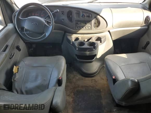 2008 Ford Econoline Cargo Commercial with VIN 1FTNE24W18DB54934, listed as a Copart auction lot 61996885 with 181,909 mi miles and Salvage title. Bid and sale history available at DreamBid. Image 8.