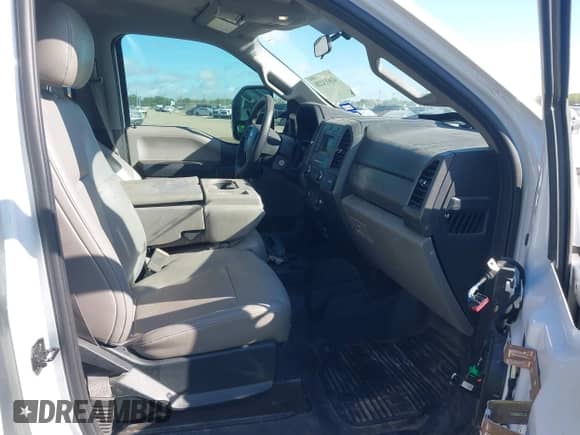 2018 Ford F-250 XL z VIN 1FT7W2A60JEB71072, wystawiony jako IAAI lot #42613228 z przebiegiem 134 180 mil mil oraz . Historia ofert i sprzedaży dostępna na DreamBid. Obrazek 5.