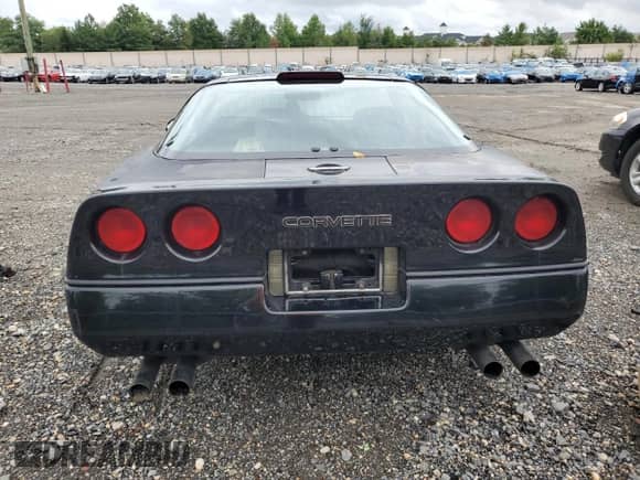 1989 Chevrolet Corvette с VIN 1G1YY2181K5119511, выставлен на аукционе Copart как лот 73351894 с пробегом 85 425 миль миль и Списание • Salvage title. История ставок и продаж доступна на DreamBid. Изображение 6.