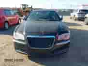 2013 Chrysler 300 C с VIN 2C3CCAET9DH532561, выставлен на аукционе IAAI как лот 43541095 с пробегом 173 621 миль миль и . История ставок и продаж доступна на DreamBid. Изображение 12.