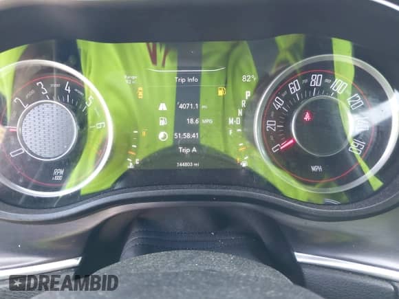 2015 Dodge Challenger SXT z VIN 2C3CDZAG5FH770530, wystawiony jako IAAI lot #41971010 z przebiegiem 144 803 mil mil oraz . Historia ofert i sprzedaży dostępna na DreamBid. Obrazek 7.