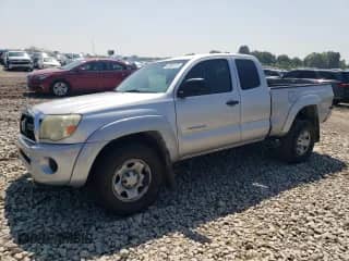 2011 Toyota Tacoma z VIN 5TFUX4EN1BX002780, wystawiony jako Copart lot #65995125 z przebiegiem 115 115 mil mil oraz Szkoda całkowita • Salvage title. Historia ofert i sprzedaży dostępna na DreamBid. Obrazek 1.