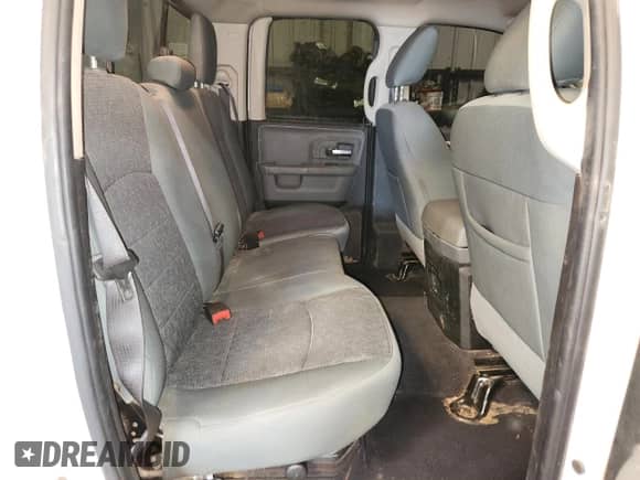 2019 Ram 1500 Warlock z VIN 1C6RR7GG1KS717725, wystawiony jako Copart lot #62719215 z przebiegiem 104 722 mil mil oraz Czysty tytuł • Clean title. Historia ofert i sprzedaży dostępna na DreamBid. Obrazek 10.