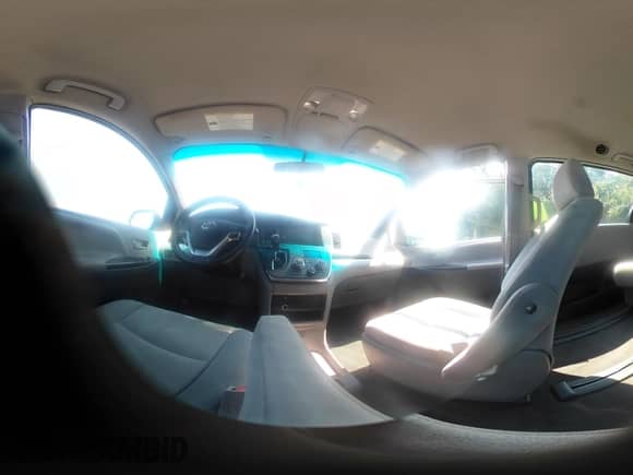 2015 Toyota Sienna L with VIN 5TDZK3DC1FS539076, listed as a IAAI auction lot 42913036 with 118,898 mi miles and . Bid and sale history available at DreamBid. Image 19.