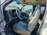 2008 Chevrolet Express Passenger z VIN 1GAHG39KX81169168, wystawiony jako Copart lot #61792105 z przebiegiem Nie podano mil oraz Szkoda całkowita • Salvage title. Historia ofert i sprzedaży dostępna na DreamBid. Obrazek 7.