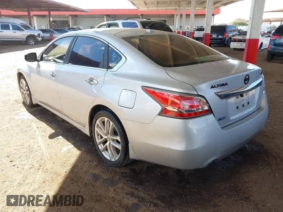 2015 Nissan Altima S z VIN 1N4AL3AP3FC191161, wystawiony jako IAAI lot #43221779 z przebiegiem 246 796 mil mil oraz . Historia ofert i sprzedaży dostępna na DreamBid. Obrazek 3.