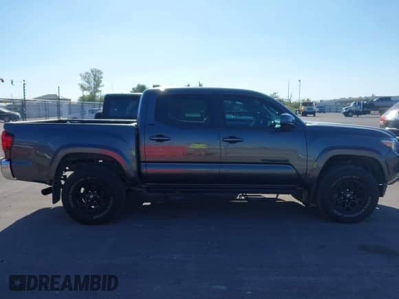 2022 Toyota Tacoma SR5 с VIN 3TMAZ5CN0NM171589, выставлен на аукционе IAAI как лот 43490360 с пробегом 52 309 миль миль и . История ставок и продаж доступна на DreamBid. Изображение 13.
