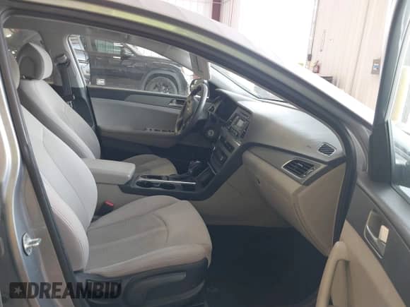2016 Hyundai Sonata SE с VIN 5NPE24AF0GH393750, выставлен на аукционе IAAI как лот 42644024 с пробегом 126 816 миль миль и . История ставок и продаж доступна на DreamBid. Изображение 5.
