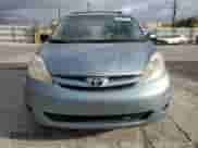 2010 Toyota Sienna CE z VIN 5TDKK4CC9AS341928, wystawiony jako Copart lot #86047675 z przebiegiem 169 006 mil mil oraz Szkoda całkowita • Salvage title. Historia ofert i sprzedaży dostępna na DreamBid. Obrazek 5.