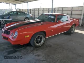1978 Chevrolet Camaro с VIN 1Q87D8L555429, выставлен на аукционе Copart как лот 80442774 с пробегом 39 212 миль миль и Списание • Salvage title. История ставок и продаж доступна на DreamBid. Изображение 1.