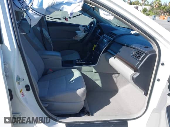 2015 Toyota Camry SE z VIN 4T1BF1FK8FU068002, wystawiony jako IAAI lot #43106714 z przebiegiem 102 717 mil mil oraz . Historia ofert i sprzedaży dostępna na DreamBid. Obrazek 5.