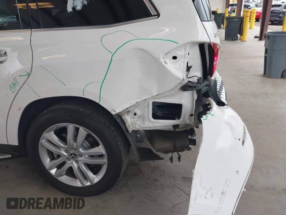 2017 Mercedes-Benz GLS 450 z VIN 4JGDF6EE2HA925713, wystawiony jako IAAI lot #43316642 z przebiegiem 98 372 mil mil oraz . Historia ofert i sprzedaży dostępna na DreamBid. Obrazek 6.