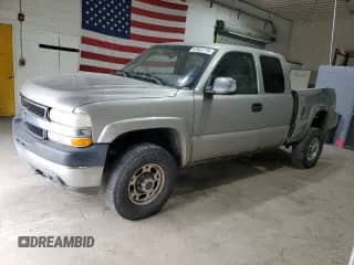 2002 Chevrolet Silverado 2500HD LS с VIN 1GCHK29U32E243595, выставлен на аукционе Copart как лот 67637775 с пробегом 247 090 миль миль и Списание • Salvage title. История ставок и продаж доступна на DreamBid. Изображение 1.