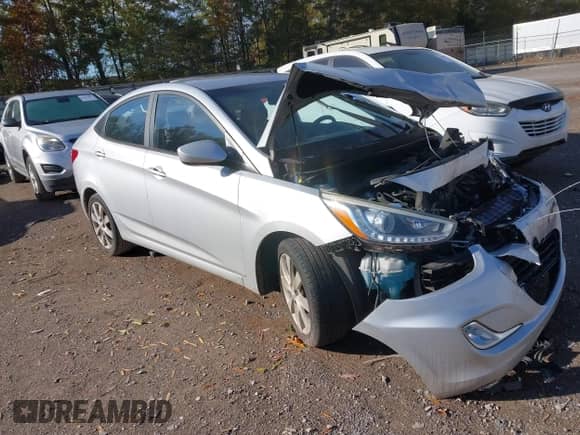 2014 Hyundai Accent GLS z VIN KMHCU4AE6EU768774, wystawiony jako IAAI lot #43494129 z przebiegiem 134 016 mil mil oraz . Historia ofert i sprzedaży dostępna na DreamBid. Obrazek 1.