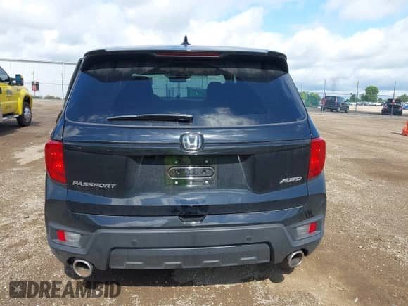 2025 Honda Passport EX-L with VIN 5FNYF8H54SB018988, listed as a IAAI auction lot 42612157 with 2,593 mi miles and . Bid and sale history available at DreamBid. Image 17.