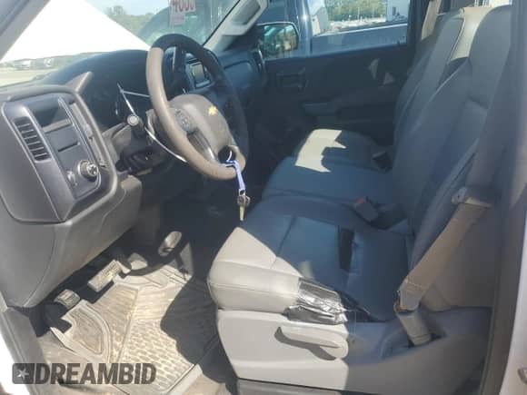 2015 Chevrolet Silverado 1500 Work Truck z VIN 1GCNCPEC5FZ185529, wystawiony jako Copart lot #82350375 z przebiegiem 131 790 mil mil oraz Czysty tytuł • Clean title. Historia ofert i sprzedaży dostępna na DreamBid. Obrazek 7.