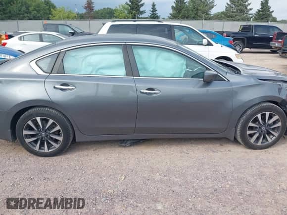 2016 Nissan Altima SR z VIN 1N4AL3AP2GC240321, wystawiony jako IAAI lot #43264362 z przebiegiem 169 745 mil mil oraz . Historia ofert i sprzedaży dostępna na DreamBid. Obrazek 13.