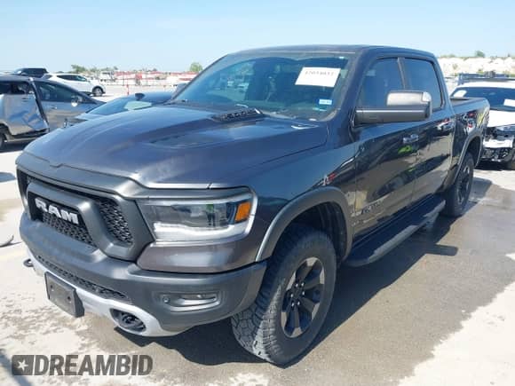 2019 Ram 1500 Rebel z VIN 1C6SRFLT2KN661792, wystawiony jako IAAI lot #42034032 z przebiegiem 47 351 mil mil oraz . Historia ofert i sprzedaży dostępna na DreamBid. Obrazek 18.