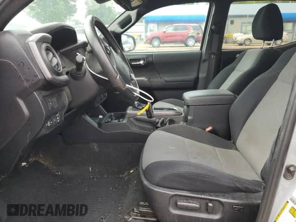 2020 Toyota Tacoma SR with VIN 3TMCZ5AN1LM289045, listed as a Copart auction lot 61625115 with 44,300 mi miles and Salvage title. Bid and sale history available at DreamBid. Image 7.