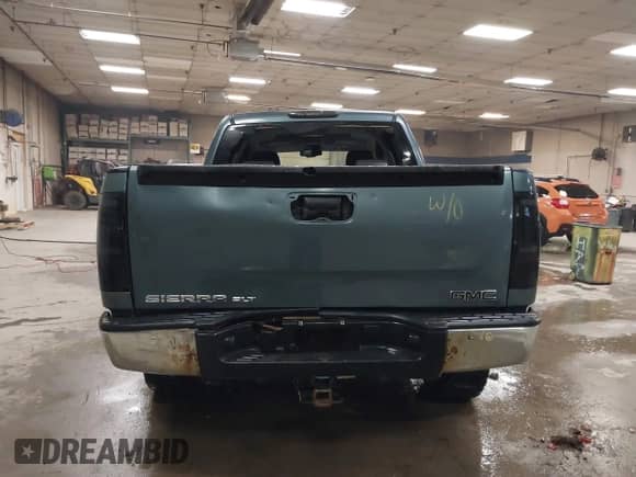 2007 GMC Sierra 1500 SLE1 z VIN 2GTEK13M371722551, wystawiony jako IAAI lot #41767637 z przebiegiem 247 648 mil mil oraz . Historia ofert i sprzedaży dostępna na DreamBid. Obrazek 17.