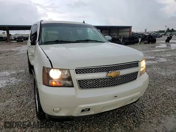2014 Chevrolet Suburban LTZ z VIN 1GNSKKE72ER179639, wystawiony jako Copart lot #62344495 z przebiegiem 81 995 mil mil oraz Szkoda całkowita • Salvage title. Historia ofert i sprzedaży dostępna na DreamBid. Obrazek 14.