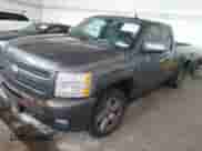 2011 Chevrolet Silverado 1500 LTZ z VIN 1GCRKTE34BZ112840, wystawiony jako IAAI lot #42363211 z przebiegiem 256 449 mil mil oraz . Historia ofert i sprzedaży dostępna na DreamBid. Obrazek 17.