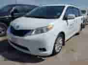 2014 Toyota Sienna LE z VIN 5TDJK3DC5ES081232, wystawiony jako IAAI lot #41789629 z przebiegiem 397 033 mil mil oraz . Historia ofert i sprzedaży dostępna na DreamBid. Obrazek 2.