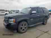 2013 Chevrolet Tahoe LS z VIN 1GNSCAE05DR337061, wystawiony jako Copart lot #68891945 z przebiegiem 179 116 mil mil oraz Czysty tytuł • Clean title. Historia ofert i sprzedaży dostępna na DreamBid. Obrazek 1.