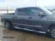 2017 Toyota Tundra SR5 z VIN 5TFEW5F15HX220755, wystawiony jako IAAI lot #42678941 z przebiegiem 188 368 mil mil oraz . Historia ofert i sprzedaży dostępna na DreamBid. Obrazek 13.
